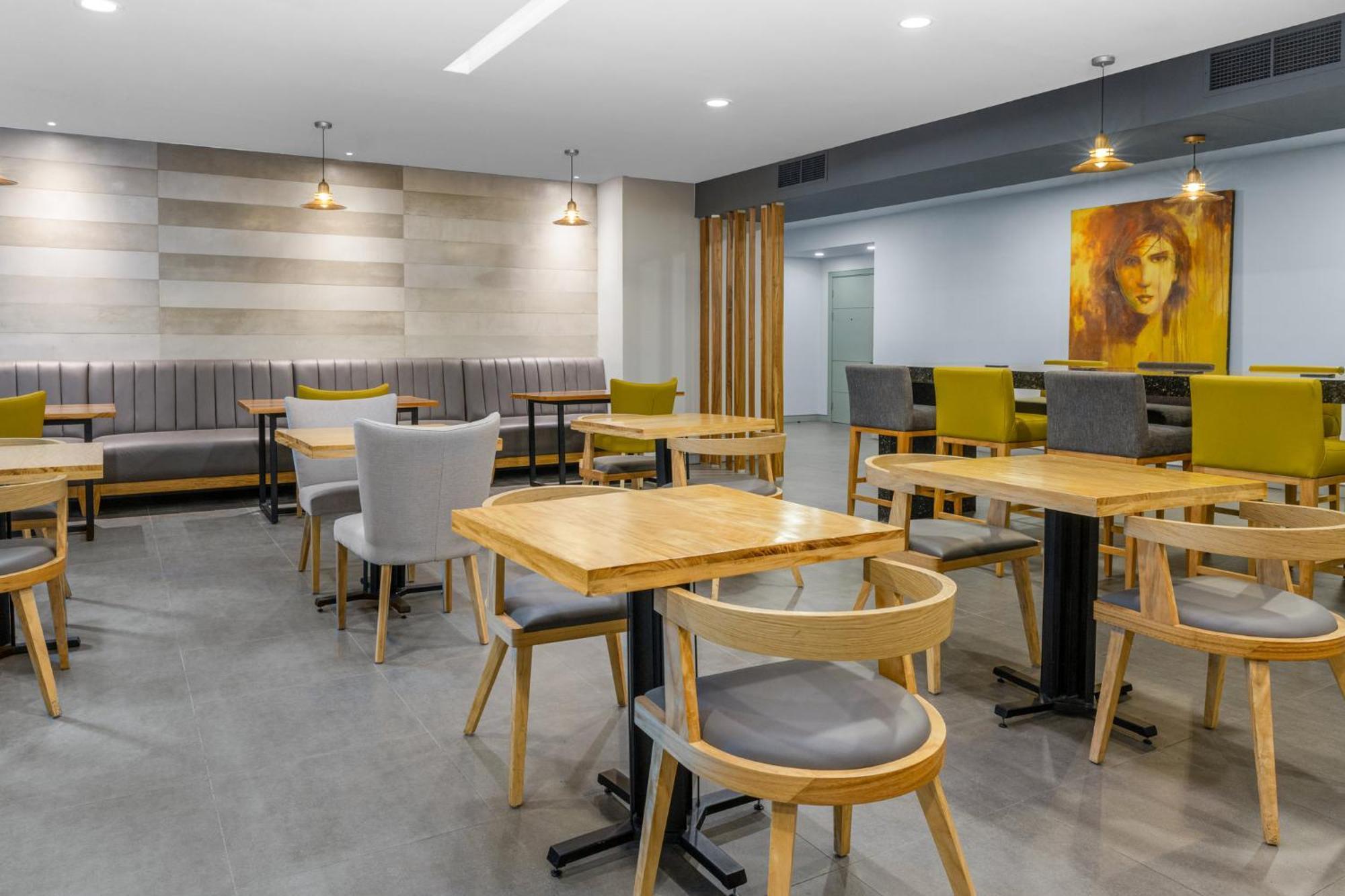 Hotel Express Forum Costa Rica By Ihg