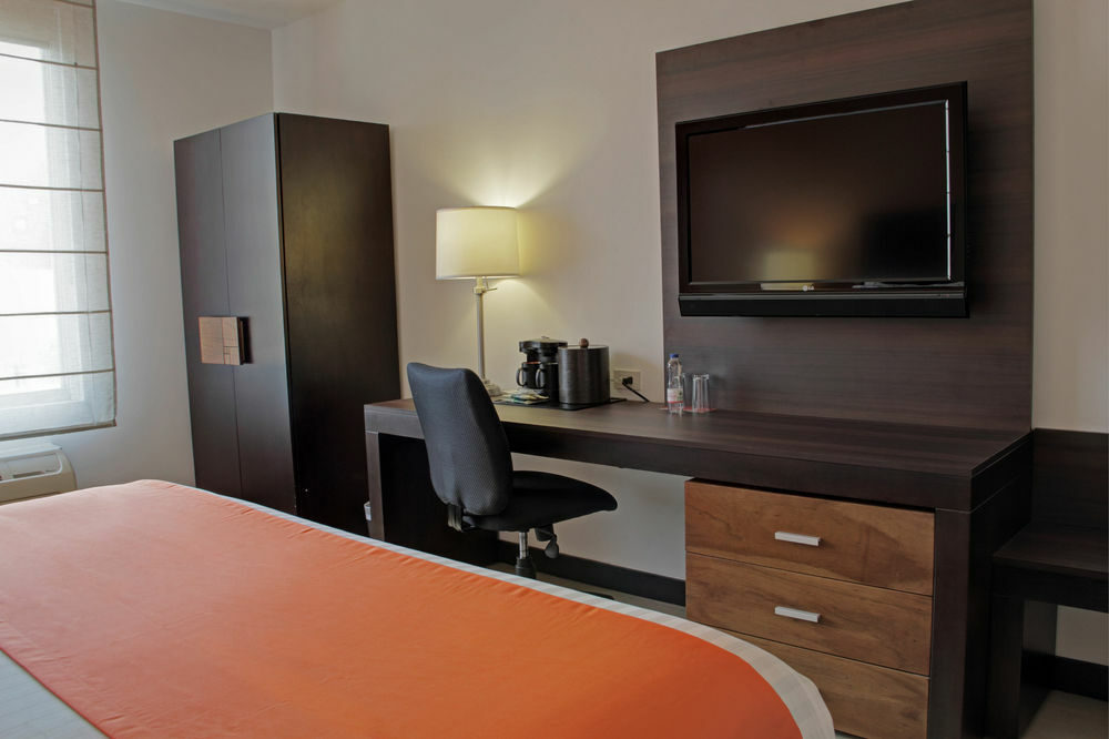 Hotel Express Forum Costa Rica By Ihg